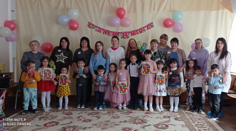 Поздравляем милых мам.
